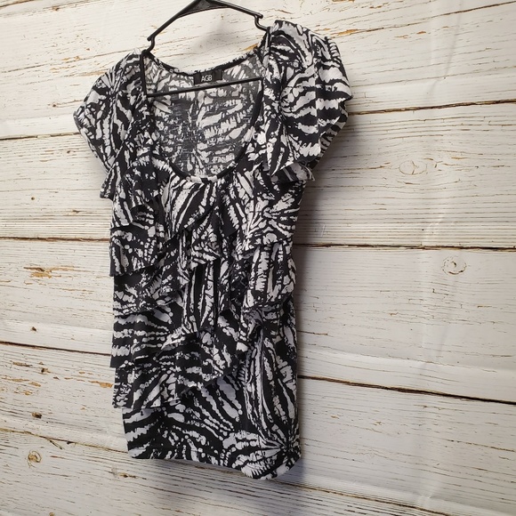 AGB Ruffle Front Top - Picture 2 of 6